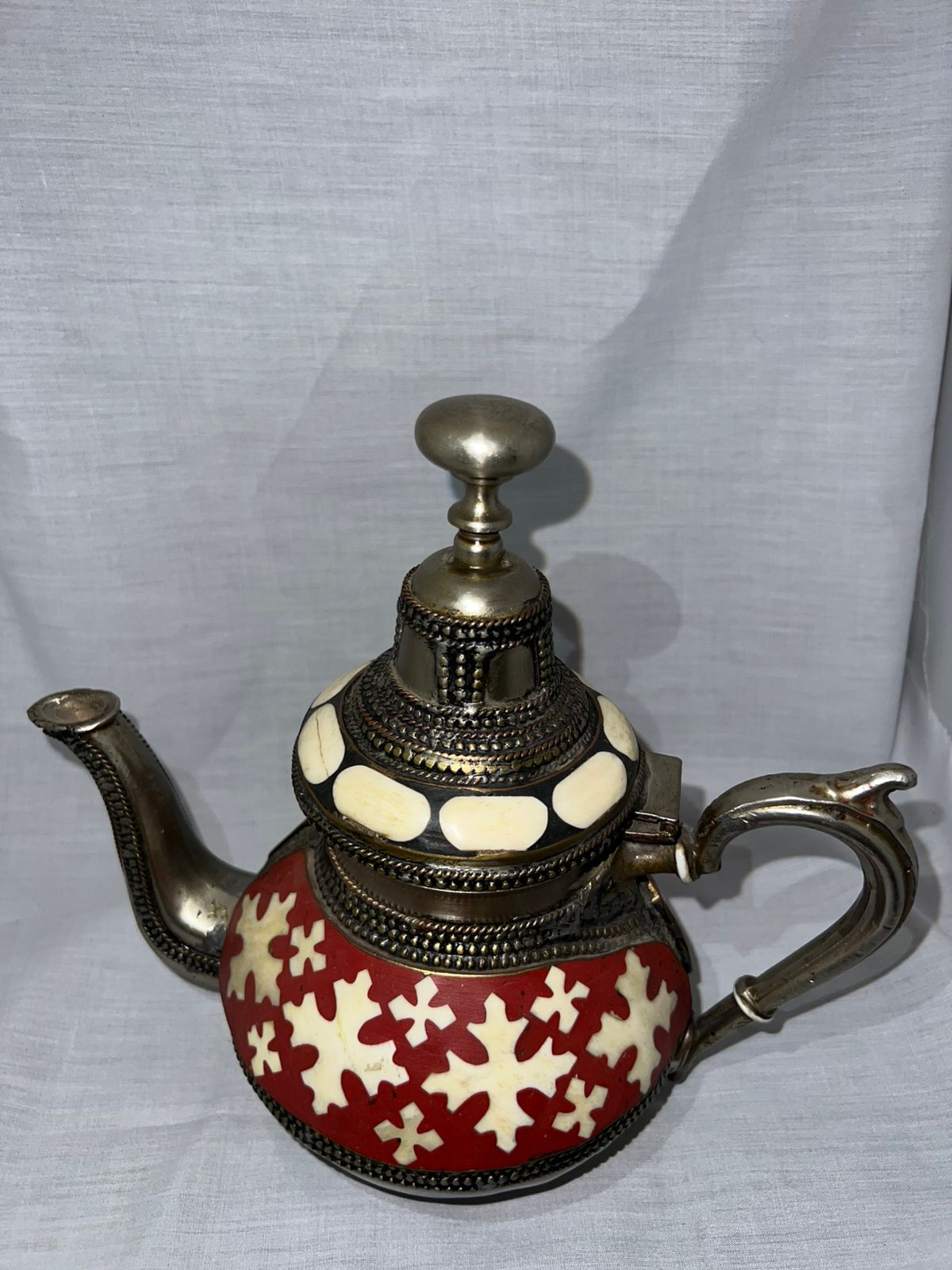 Handcrafted Vintage Teapot with Red Enamel & Bone Inlay – Ethnic Brass Decorative Pot – Image 4