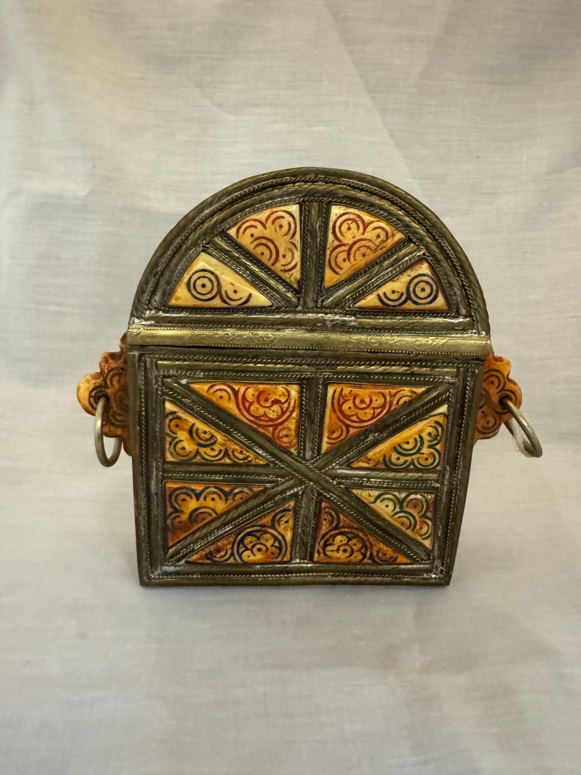 Vintage Moroccan Bone Coffer Box with Carved Handles – Image 4