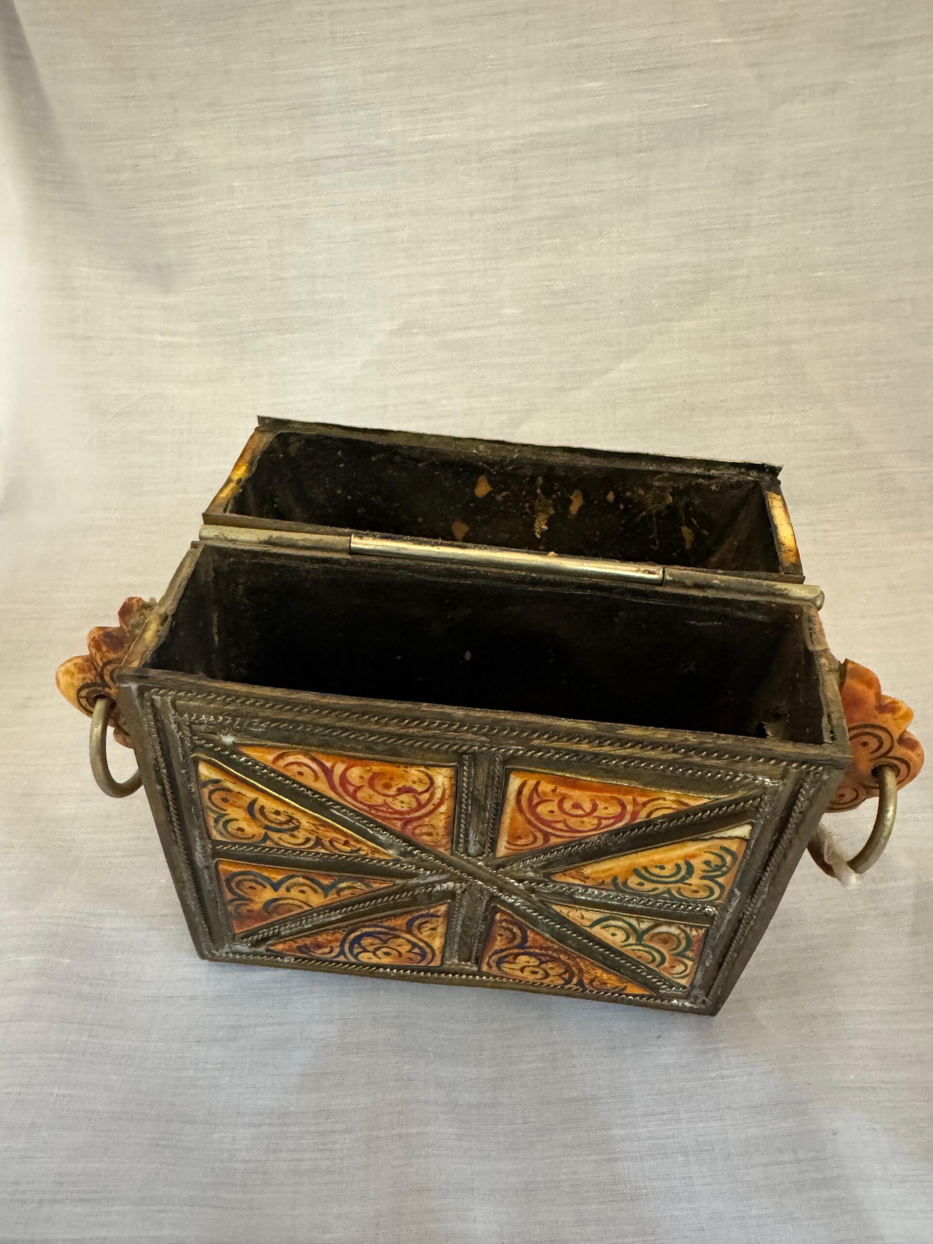 Vintage Moroccan Bone Coffer Box with Carved Handles – Image 2