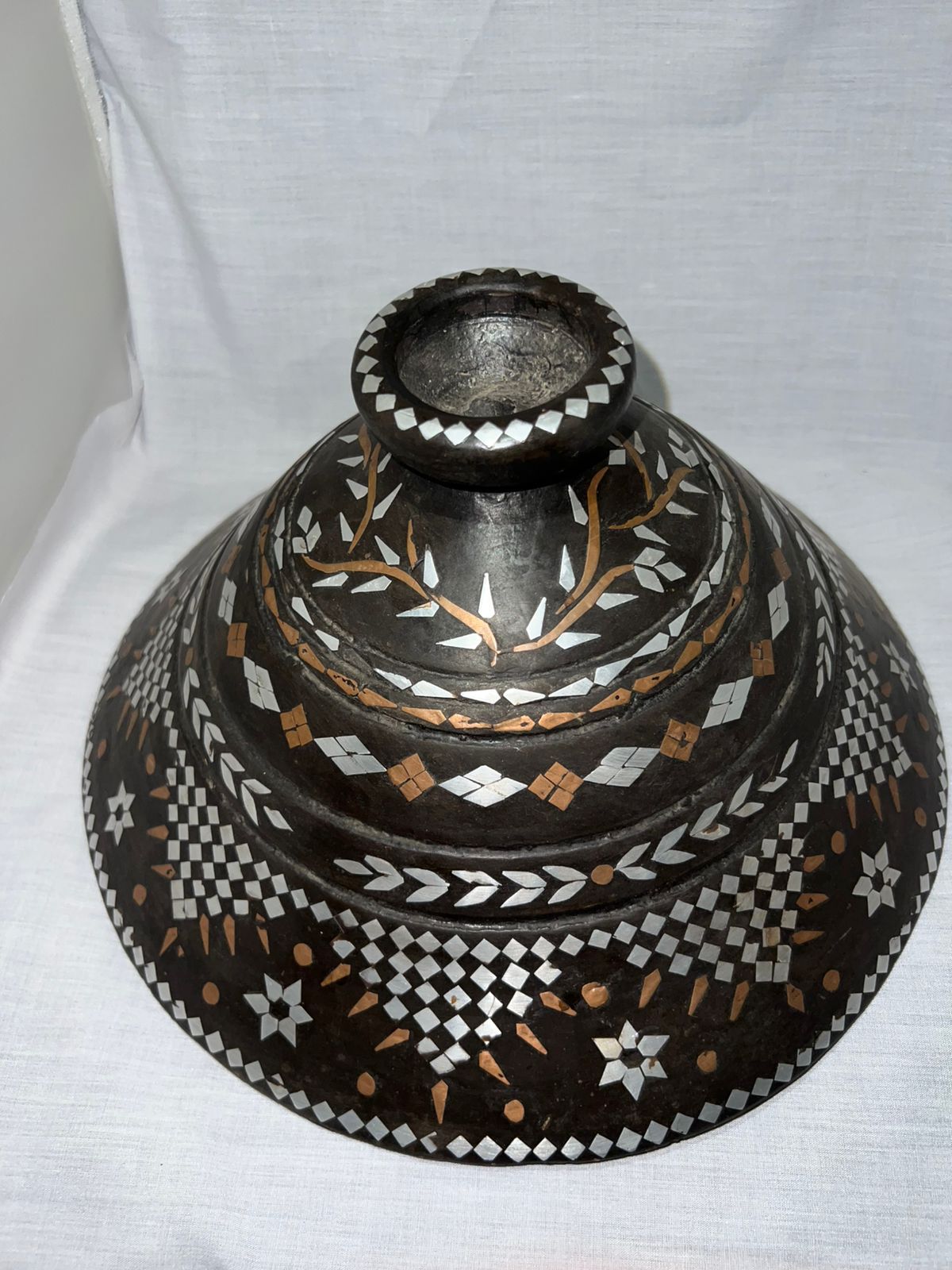 Handcrafted Moroccan Metal Tajine with Intricate Inlay Design – Image 2